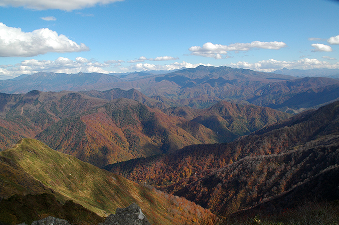 10月下旬の紅葉する谷川岳