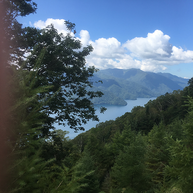 中禅寺湖横から見るか上から見るか