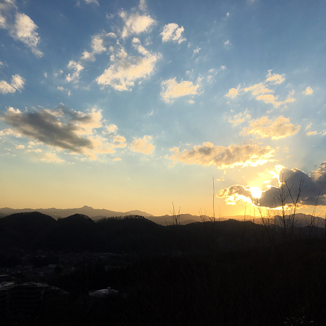 天覧山から夕日を眺める 