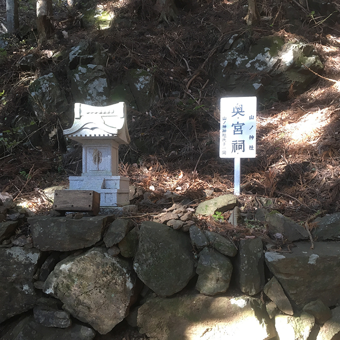 山の神社