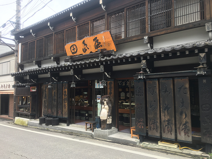 湯畑への道