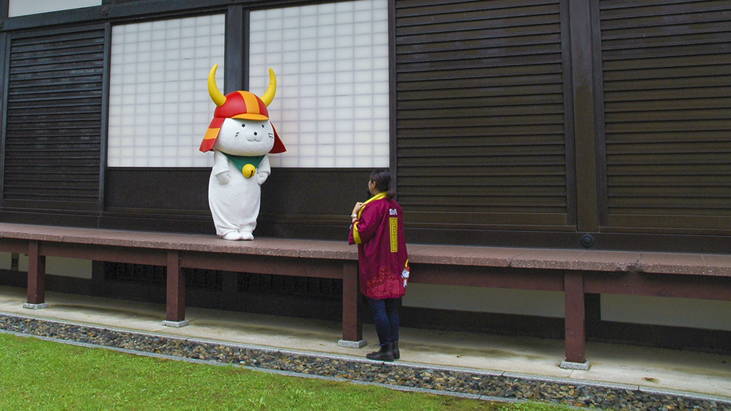 彦根城博物館前のひこにゃん